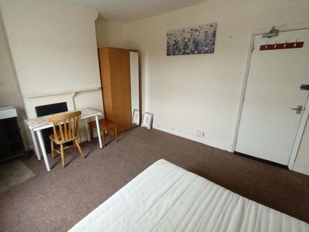 1 bedroom in a house share to rent - Photo 5