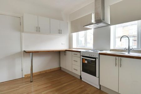 3 bedroom ground floor maisonette to rent - Photo 5