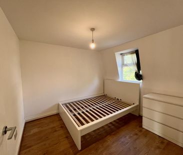 3 bedroom flat to rent - Photo 3