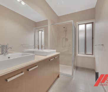 4 Bedroom Family Home - Stylish/Modern/Secure - Photo 6