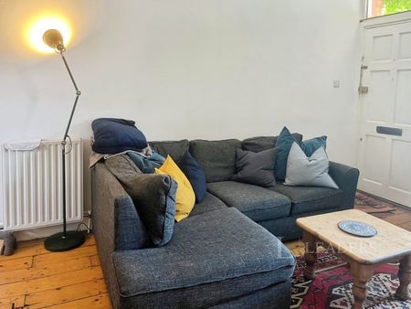 2 bedroom house to rent Old Oak Street, M20 - Photo 3