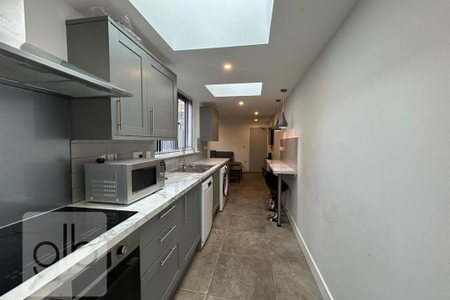 1 bedroom in a house share to rent - Photo 4