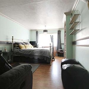 John Gooch Drive, Enfield, EN2 - Photo 2