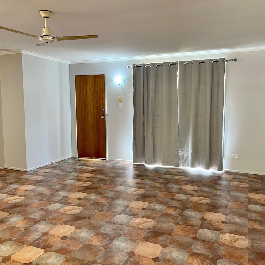 3 BEDROOM LOW SET BRICK DUPLEX WITH SMALL YARD - Photo 1