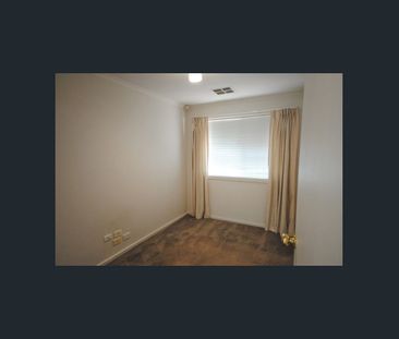 Family Home, Quiet Street, Friendly Neighbours - Photo 3