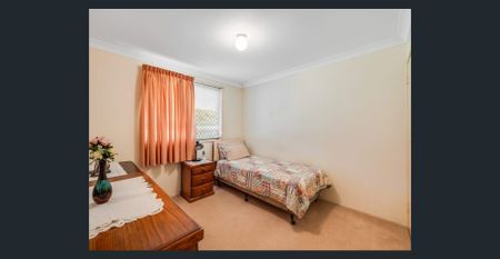 Charming, Immaculately Presented Home - Photo 4