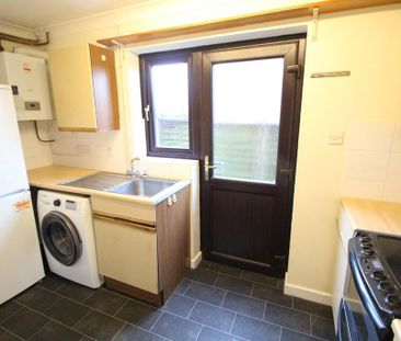 2 bedroom semi-detached house to rent - Photo 5