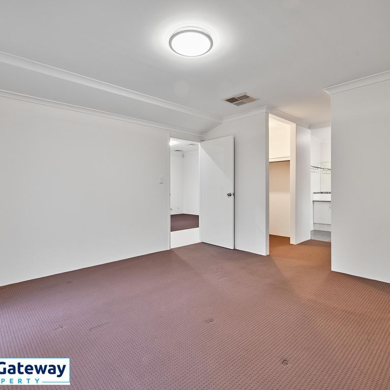 8 Chile Way, AUBIN GROVE WA 6164 - Photo 1