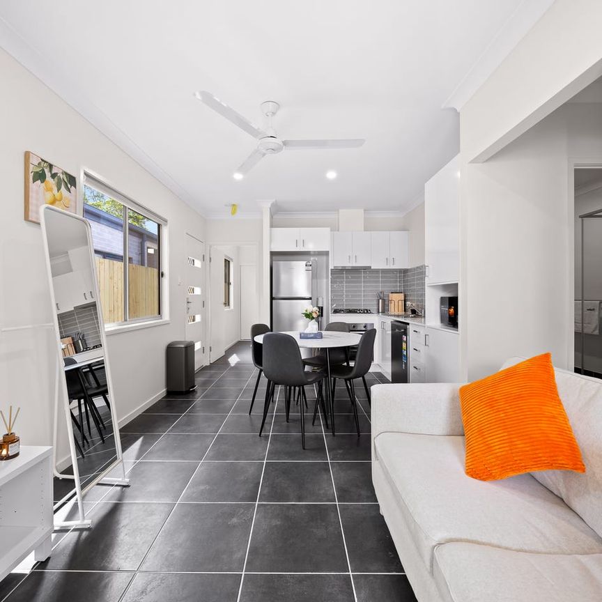 Brand New 2Bedroom Home+ 1 Garage + Free Wi-Fi (Furnished) - Photo 1