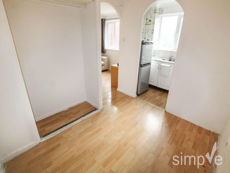 1 bedroom ground floor flat to rent - Photo 3