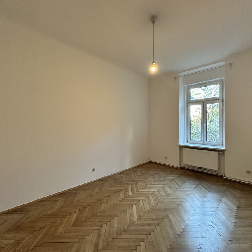 ERSTBEZUG nach Teil-Sanierung – 3-Zimmer-Altbauwohnung mit separater, geräumiger Küche gegenüber direkt am Hasnerplatz im Grazer Bezirk Geidorf– 3er-WG geeignet - Photo 1