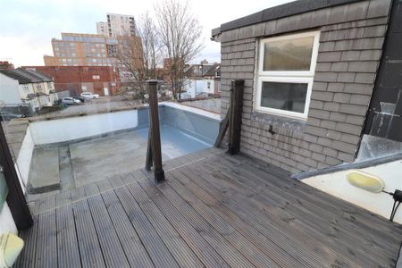 2 bedroom flat to rent - Photo 2
