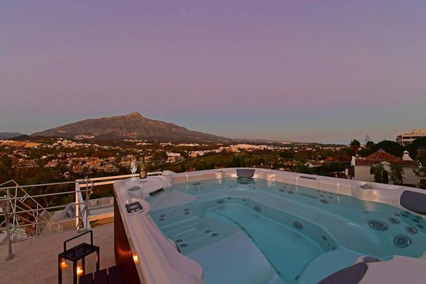 7 bedroom luxury Villa for rent in Nueva Andalucia, Andalusia - Photo 1