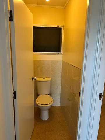 Spacious 3-Bedroom Home with Park View - Photo 3