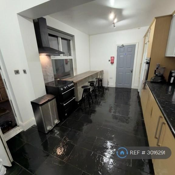 1 bedroom in a house share to rent - Photo 1