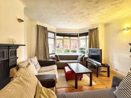 4 bedroom flat to rent - Photo 2