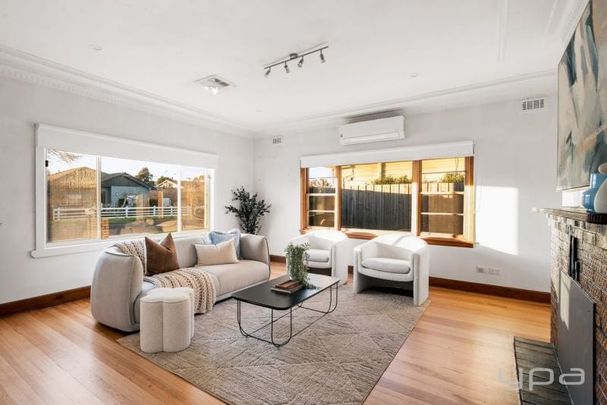 Sophisticated Charm, South Side Werribee - A Rare Find! - Photo 1