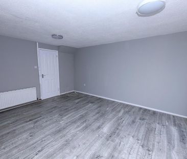 4 bedroom detached house to rent - Photo 2