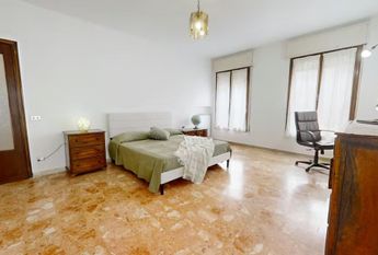 Via Palestro, Padova, Veneto 35138