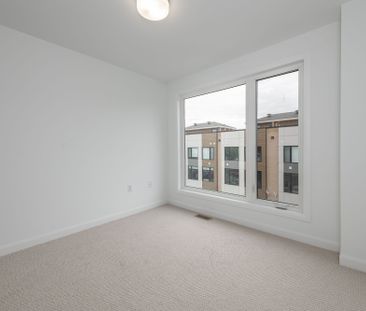 For Lease - 58 CHERRY BLOSSOM Private, Parkway Park - Queensway Ter... - Photo 2