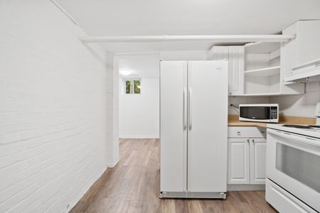 For Lease - 33 St John's Road Unit# Basement, Toronto, Ontario - Photo 2