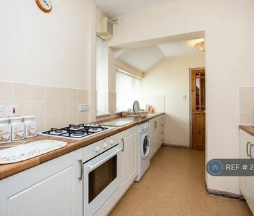 2 bedroom semi-detached house to rent - Photo 5