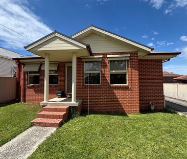 Freshly Updated, 3 Bedroom, 2 Bathroom - Photo 1