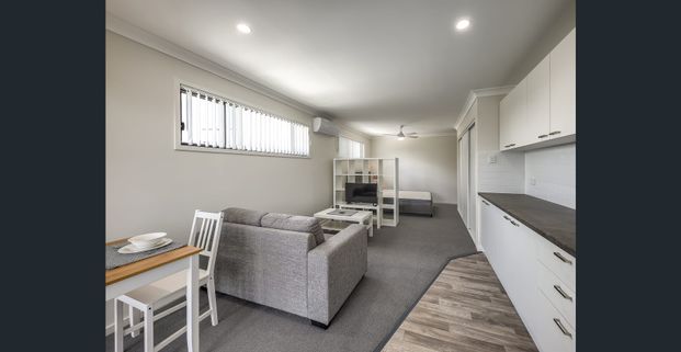 FULLY FURNISHED, DESIGNER STUDIO APARTMENT– BILLS INCLUDED! - Photo 1