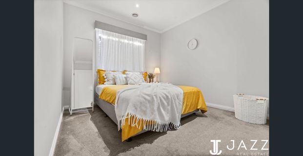 Stunning 4-Bedroom Family Home in Tarneit - For Lease - Photo 1