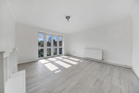 3 Bed Flat, Paul Street, E15 - Photo 2