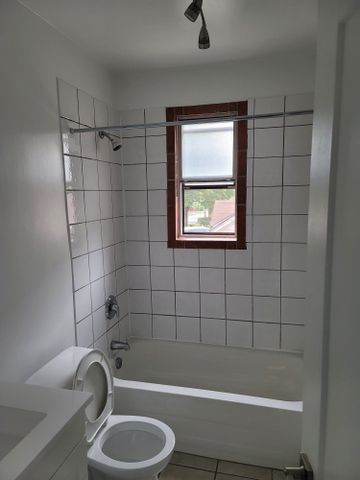 For Lease - 312 Douglas Avenue Unit# 304, Toronto, Ontario - Photo 2