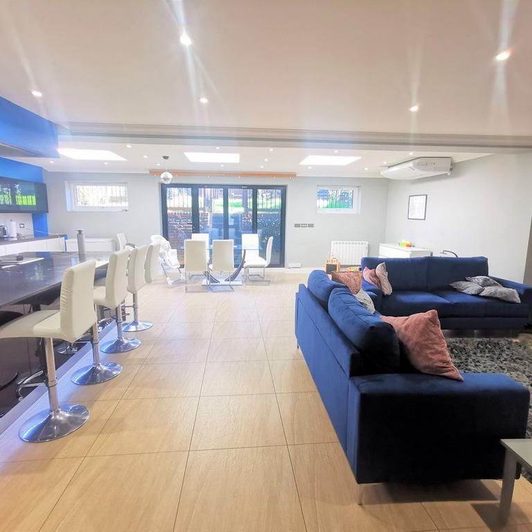 5 bedroom detached house to rent - Photo 1