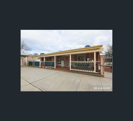 8 Steel Place, Queanbeyan, NSW 2620 - Photo 5