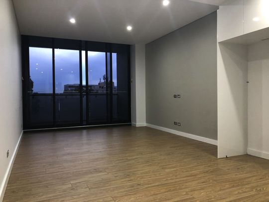 Chic & Modern 1-Bedroom Apartment in the Heart of Waterloo - Photo 1