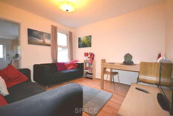 Grange Avenue, Earley, Reading, Berkshire, RG6 - Photo 1