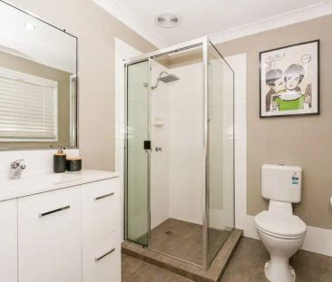 “THE BEST TOWNHOUSE IN BROWNS PLAINS!” - Photo 2