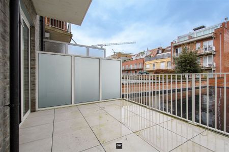 Zonnig en lichtrijk nieuwbouwappartement met 2 slaapkamers in het centrum van Knokke, in een zijstraat van de Dumortierlaan. - Foto 2