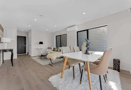 Brand New 3-Bedroom, 2-Storey Home for Rent! - Photo 4