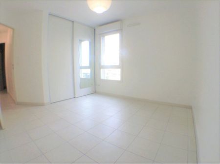 Appartement 3 pièces 70m2 MARSEILLE 8EME 1 238 euros - Photo 3