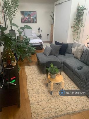 Studio to rent - Photo 1