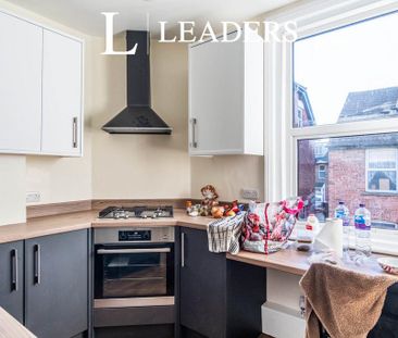 3 bedroom flat to rent - Photo 2