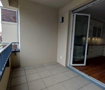 Gemütlich gepflegte Wohnung mit Einbauküche und Tiefgarage - Photo 1