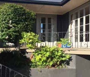 3 Bedroom, 2 heatpumps, garage, sunny BBQ area - Photo 5