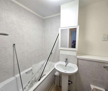 Avery Court, Aldershot, GU11 - Photo 6