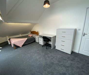 8 bedroom flat to rent - Photo 5
