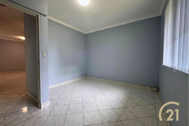 Ground Floor 2 Bedroom Unit! - Photo 1