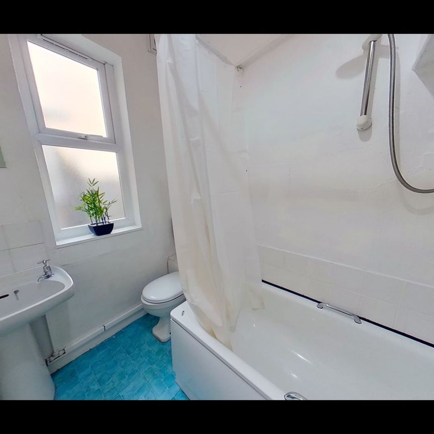 Room in a Shared House, Barrfield Road, M6 - Photo 1