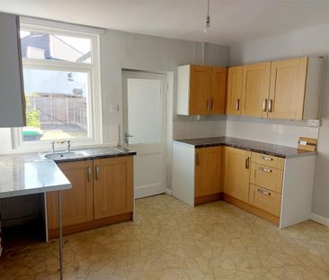3 bedroom Terraced House to rent - Photo 5