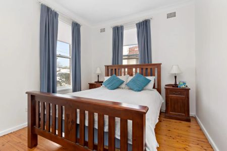 CHARMING 2 BEDROOM HOME - Photo 4