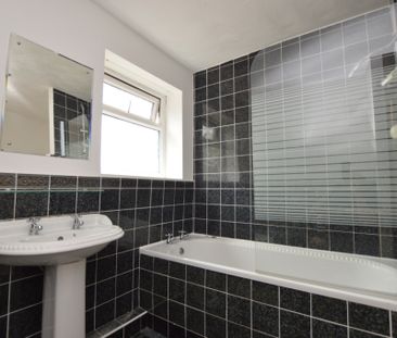 2 Bedroom Mews/Town House - Photo 2